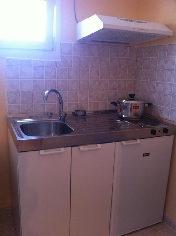 Melissa Rooms Agios Kirykos  Room photo