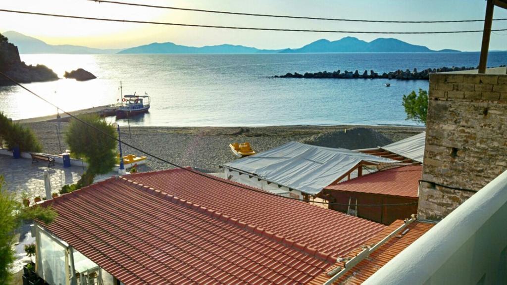 Melissa Rooms Agios Kirykos  Exterior photo
